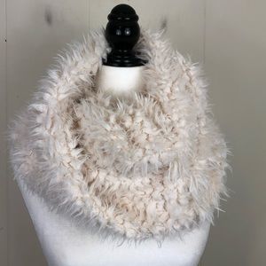 Modena Fuzzy Infinity Scarf